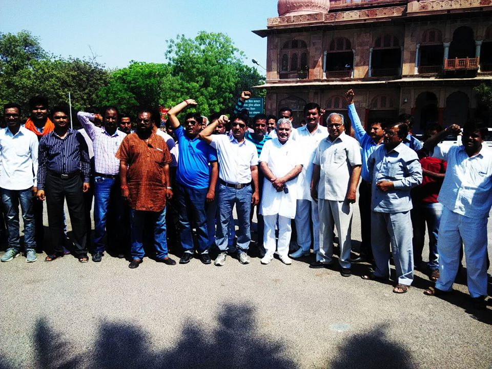 "विप्र फाउंडेशन युवा मंच का 4 सूत्रीय ज्ञापन"