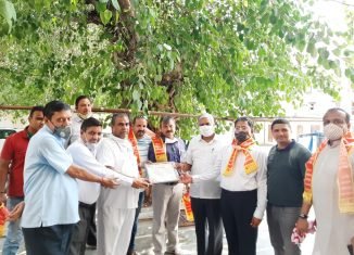 विप्र फाउण्डेशन जॉन 15 गुजरात द्वारा सूरत में कोरोना योद्धा सम्मान।
