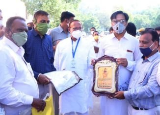 विप्र फाउंडेशन हनुमानगढ़ द्वारा मंत्री डॉ बी.डी.कल्ला का सम्मान।