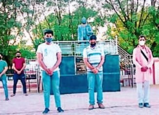 विप्र फाउंडेशन चूरू इकाई द्वारा न्याय के लिए बनायीं मानव श्रृंखला।