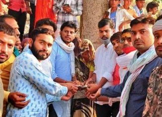 विप्र फाउंडेशन युवा प्रकोष्ठ धौलपुर ने पीड़ित परिवार से की मुलाकात।