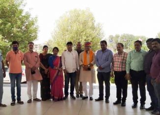 विप्र फाउंडेशन सीकर जिला इकाई द्वारा श्री अभिनेष महर्षि का अभिनन्दन।