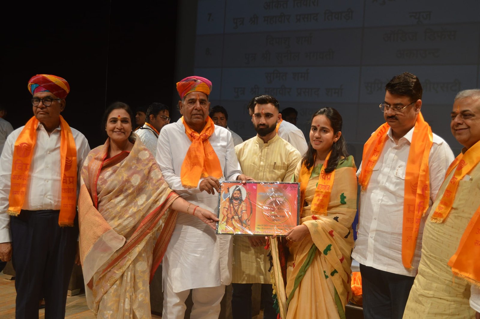 ब्राह्मण समाज के 500 प्रतिभाशाली युवाओ को अलवर में विप्र फाउंडेशन ने सम्मनित किया।
