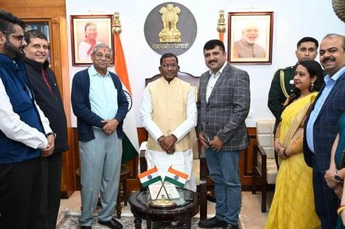विप्र फाउंडेशन जोन-8 असम एवं गुवाहाटी चैप्टर के संयुक्त प्रतिनिधिमंडल ने जोन अध्यक्षा मंजुलता शर्मा के नेतृत्व मे असम के महामहिम राज्यपाल श्री लक्ष्मण प्रसाद आचार्य से शिष्टाचार भेंट की। प्रतिनिधिमंडल में गुवाहाटी चैप्टर अध्यक्ष शिव कुमार पारीक, राकेश भातरा, दीपक शर्मा, अशोक शर्मा, पुखराज राजपुरोहित, किशन पारीक, जया भातरा, रंजना पारीक शामिल थे। प्रतिनिधिमंडल ने राज्यपाल महोदय से विप्र फाउंडेशन के तत्वावधान में भारतवर्ष में आयोजित विभिन्न सामाजिक, सांस्कृतिक, धार्मिक एवं शैक्षणिक गतिविधियों पर जानकारी साझा की एवं मार्गदर्शन प्राप्त किया तथा विप्र फाउंडेशन के द्वारा अरुणाचल प्रदेश में लोहित नदी के तट पर स्थित परशुराम कुंड पर भगवान परशुराम की भव्य 51 फ़ीट की प्रतिमा एवं धर्मशाला का कार्य प्रगति पर है कि जानकारी दी एवं महामहिम राज्यपाल महोदय को परशुराम कुंड के दर्शन करने का निमंत्रण दिया।
विप्र फाउंडेशन जोन-8 के संगठन महामंत्री अमित पारीक ने राज्यपाल महोदय को आगामी माह की 08 मार्च को आयोजित होने वाले फागोत्सव महोत्सव की जानकारी दी एवं कार्यक्रम में शामिल होने के लिये आमंत्रित किया गया।