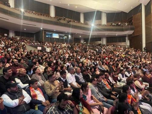 गुवाहाटी में विप्र फाउंडेशन का ऐतिहासिक आयोजन हुआ। भारी संख्या में लोगों ने शिरकत की। अध्यक्ष मंजुलता शर्मा ने सभी का आभार जताया।-2