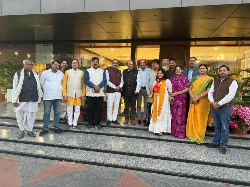 विप्र फाउंडेशन ने किया विप्र विभूतियों का अभिनंदन