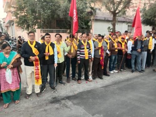 विप्र फाउंडेशन का उपरणा लिये लोगों को देख मुख्यमंत्री ने गाड़ी रुकवाई
