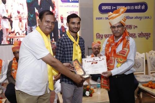 जोधपुर में विप्र फाउंडेशन द्वारा ब्राह्मण समाज की प्रतिभाओं का सम्मान