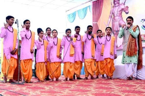 ब्राह्मण समाज की 700 प्रतिभाओं, युवाओं ओर लोक कल्याण के लिए कार्य करने वाली अनेक गणमान्य विभूतियों को सम्मानित किया ।