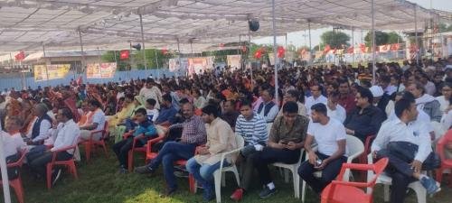ब्राह्मण समाज की 700 प्रतिभाओं, युवाओं ओर लोक कल्याण के लिए कार्य करने वाली अनेक गणमान्य विभूतियों को सम्मानित किया ।