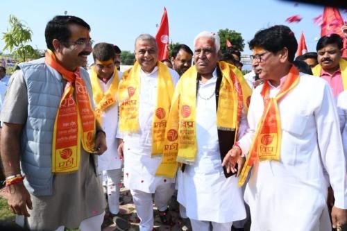 ब्राह्मण समाज की 700 प्रतिभाओं, युवाओं ओर लोक कल्याण के लिए कार्य करने वाली अनेक गणमान्य विभूतियों को सम्मानित किया ।