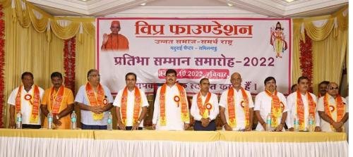 विप्र फाउंडेशन मदुराई चेप्टर द्वारा प्रतिभा समान कार्यक्रम।